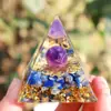 Venta Caliente Transfronteriza Piedra Triturada de Cristal Natural Resina Letras Doradas Adorno Piramidal Torre de Energía de Cristal Artesanías de Cristal Mayoreo