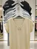 Camiseta de Manga Corta con Cuello en U Estilo Coreano para Mujer, Nuevo Top Versátil de Moda Ajustado para el Verano 2026 con Mangas Volantes Juveniles