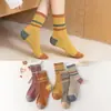 Calcetines Retro de Dos Rayas de Moda para Mujer hasta la Pantorrilla para Primavera y Otoño, Empacados Individualmente, Calcetines de Rayas con Bloques de Color Simples Fabricante