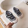 Sapatos de Lona para Bebê Menina 2026 Primavera e Outono Versátil Sapatos de Interior para Jardim de Infância Tênis Infantil Sapatos Soltos Sapatos Infantis Sapatos Brancos