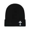 Gorro de Punto con Bordado de Cruz para Hombre, Marca Trendy Transfronteriza, Gorro de Lana para Esquí al Aire Libre con Protección para los Oídos, Gorro de Punto Personalizado con Puño