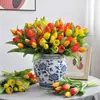 7 tulipanes artificiales agrupados con tallos de goma suave, arreglo floral de escritorio para el hogar estilo crema, flores decorativas para sala de estar