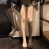 Botas femininas de couro, cor marrom Melard, de cano alto com abertura em V, salto grosso, efeito emagrecedor e zíper traseiro, semelhantes a botas de equitação