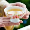 Taza de Té Cerámica con Pie Alto, Diseño de Hojas y Flores de Cerezo Pintado a Mano para Uso en Casa, Juego de Té Kung Fu, Taza de Té Personal