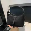 Bolsa de Ombro Retro de Cor Sólida de Alto Valor 2026 Novo Estilo Início do Outono Individual Elegante para o Dia a Dia Bolsa de Ombro Único Transversal