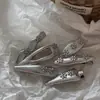 Accesorios únicos para el cabello para uso diario: Pinzas para el cabello de cuero plateado, pinzas para el cabello florales, versátiles y de alta gama, pasadores para flequillo estilo dulce y fresco