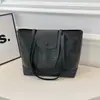 Bolsa Simples e Versátil para Mulheres, Grande Capacidade, Nova Bolsa de Ombro Casual de Verão 2026, Bolsa Tote Fashion para Trabalho e Deslocamento
