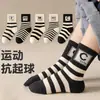 Calcetines para Niños y Niñas, Calcetines de Tubo Medio para Primavera y Otoño, Calcetines Deportivos Versátiles a Rayas Resistentes al Olor para Niños Pequeños