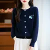 Cardigã 100% Lã para Mulheres, Jaqueta Tricotada Doce Retrô, Suéter Curto Macio Cereoso Outono e Inverno, Peça de Roupa Exterior Estilo Preguiçoso Redutor de Idade