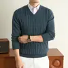 Nuevo suéter de lana de cuello en V para invierno para hombre, engrosado y cálido, suéter de punto, color liso, estilo casual, con un diseño estampado, perfecto como capa base
