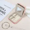 Caja de Almacenamiento de Joyería Transfronteriza, Caja de Joyería Portátil para Pendientes y Anillos, Caja de Joyería con Espejo, Al por Mayor en Stock, Caja de Almacenamiento para Collares