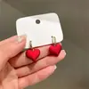 Aretes de Corazón Rojo para Mujer, Modernos, Doble Cara, Diseño de Nicho, Exquisitos Clavos de Oreja de Corazón de Melocotón, Elegantes, Versátiles, Venta al por Mayor