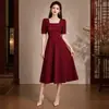 Quadrado Francês Manga Curta Tecido Vermelho Brilhante Cintura Alta Linha A Barra Larga Simples Atmosférico Festa Formal Vestido Mulher