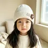 Nuevo gorro de punto estilo coreano para niños, otoño e invierno, gorro de lana cálido para niñas, lindo diseño floral, gorro de bebé, a prueba de viento y engrosado