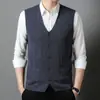 Chaleco de punto para hombre, nueva ropa de otoño para hombre, tejido de punto con espalda descubierta de mezcla de lana, capa base de color liso, adecuado para padres de mediana edad y mayores