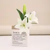 2 Flores 1 Fruto Lírio Pequeno, Decoração Residencial de Luxo Leve, Flores Artificiais com Duas Pontas, Flores Artificiais para Decoração de Casamento e Palco