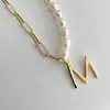 Colar Colar com Pingente de 26 Letras Europeu e Americano Transfronteiriço Lindo Colar com Corrente de Clipe de Papel Pérola Imitação Joia Presente de Aniversário