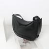 Nova Bolsa Meia-Lua de Couro Macio de Alta Qualidade Estilo Retrô com Grande Capacidade para Ombro, Transversal ou de Mão para Mulheres