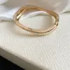 Pulsera Geométrica Irregular de Superficie Lisa de Metal Europeo Diseño de Moda Pulsera Lujo Ligero Sensación de Alta Gama Joyería para Mujer