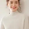 Suéter de cachemira marca Bai Cai Rong 2026 con mangas raglán, cuello semi alto, diseño versátil, corte holgado, suave y amigable con la piel