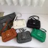Bolso Pequeño Cuadrado Acolchado de Algodón de Gran Capacidad Ins para Mujer Otoño 2026 Nuevo Nicho Versátil Bolso de Hombro Cruzado de Gama Alta
