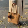 Bolsa retro grande de camurça para mulheres 2026 nova bolsa de ombro única casual para outono e inverno Bolsa tote estilo coreano para o dia a dia