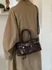 Bolso de mano versátil de moda transfronterizo 2026 otoño nuevo bolso de hombro con remaches con un toque de alta gama bolso cruzado