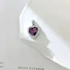 Colgante Nuevo de TikTok Más Vendido Colgante de Corazón Colorido para Mujer, Lujo Ligero Nicho de Gama Alta Simple Versátil Accesorio en Forma de Corazón