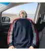 Sudadera sin capucha a bloques de color con tres rayas estilo americano para hombre, una capa base de peso pesado para primavera y otoño, camiseta de manga larga de corte limpio