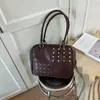 Bolso de hombro coreano de nicho con tachuelas, nuevo modelo de verano, estilo Y2K con decoración de tachuelas, bolso tostada de gran capacidad para hombro y axila