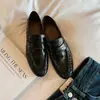 Versão em estoque~ Sapatos baixos casuais de couro de enguia vintage plissados, sapatos pequenos de couro para o trabalho, mulheres confortáveis