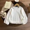 Camiseta de Primavera e Outono para Meninas Bebê Estilosa Infantil Personalidade Moderna Versão Coreana Doce Renda Branco Fashion Camiseta Base