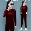Conjunto Deportivo Talla Grande 200 Jin para Mujer Otoño Nuevo Conjunto de Chándal de Terciopelo Dorado Moda Suelto Casual de Dos Piezas