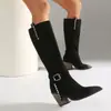 Botas de mujer de tacón alto gruesas estilo comercio exterior otoño e invierno 2026 punta fina caña alta remaches botas western para mujer 40-43