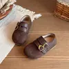Zapatos Birkenstock Doble Hebilla para Niños Zapatos de Cuero para Niñas Estilo Otoño 2026 Mocasines Casuales Versátiles Cómodos para los Pies Zapatos Marrones para Niños Pequeños