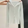 Suéter de Tricô com Gola V e Barra de Renda, Corte Slim, Manga Longa para Mulheres, Novo Estilo de Inverno com Fenda de Botão, Top Pulôver Macio e Aconchegante