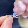 Fabricantes de anillos con incrustaciones de piedra lunar azul natural de plata 925 al por mayor plata esterlina anillo de dedo vivo pequeño