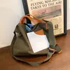 Bolsa de lona de gran capacidad para el nuevo commute de verano, bolsa tote de alta gama de nicho, bolso de hombro cruzado, bolso de mano casual