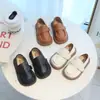 Zapatos casuales de cuero estilo coreano para niños con suelas suaves, zapatos para caminar para niños pequeños, nuevos modelos primavera y otoño 2026, mocasines para niños