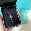 Collar Tf de Plata de Ley con Colgante de Llave con Corona Tachonada de Diamantes, Cadena para Clavícula de Oro Rosa de 18 Quilates con Corona de Piedras Preciosas
