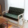 Sofá de couro para apartamentos pequenos, estilo retrô nórdico com braços de madeira curvos, disponível em opções de um, dois e três lugares, design simples para a sala de estar, modelo popular online