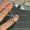 Baojia Versión de Precisión Collar Largo de Falda para Mujer Oro Rosa 18K Nácar Ágata Roja Cadena para Clavícula en Forma de Abanico Dropshipping