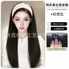 Peluca diadema de ala ancha blanca, un nuevo estilo para mujer, con un diseño desmontable para uso diario, creando un aspecto natural y voluminoso en la coronilla de la cabeza, con cabello largo, lacio y negro.