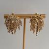 Novos brincos de borla de corrente com contas distintas, nicho da moda, brincos banhados a ouro em formato floral para mulheres