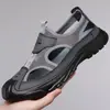 Sandálias Masculinas Respiráveis e Confortáveis, Tendência de Moda Primavera e Verão Calçados Casuais, Estilo Coreano Moderno Slip-On Vazado para Dirigir