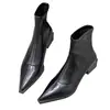 Nova coleção outono/inverno 2026: botas femininas de bico fino para tornozelo, botas de salto grosso, botas de ajuste justo, botas de salto alto e botas estilo Dr. Martens
