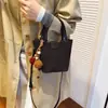 Bolso de Hombro Esmerilado de Nicho Cesta de Verduras Bolso Cubo para Mujer 2025 Nuevo Bolso de Hombro Versátil de Gamuza Bolso Cruzado Casual