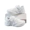 Zapatos funcionales cerrados anti-colisión para niños, nuevo modelo de otoño, superficie de cuero impermeable, acolchados, para niños y niñas, zapatos deportivos y casuales