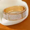 Nova pulseira com fecho cravejado de diamantes, transfronteiriça europeia e americana, versátil para o dia a dia, luxo discreto com toque de alta qualidade, joia feminina requintada