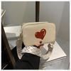 Bolso de Hombro 2024 Invierno Nuevo Moda Simple Bolso Cruzado Elegante Para Viajero Bolso Cuadrado Pequeño Decoración de Corazón Bolso Cuadrado Pequeño